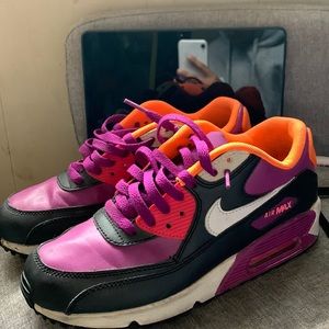 Nike air maxes size 6